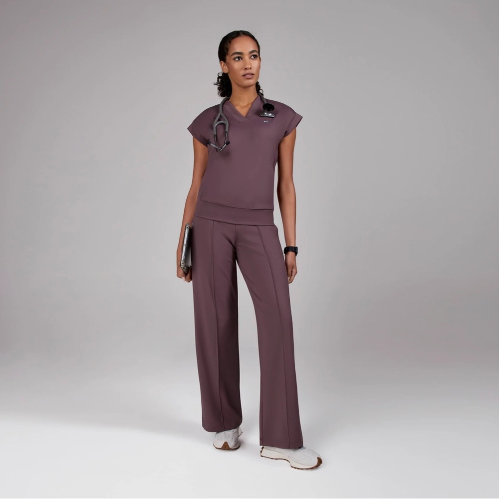 BRAND NEW Figs FORMx Scrub Set (Plum)